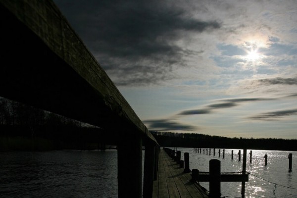 Bådbro sol igennem skyer af Niels Foltved